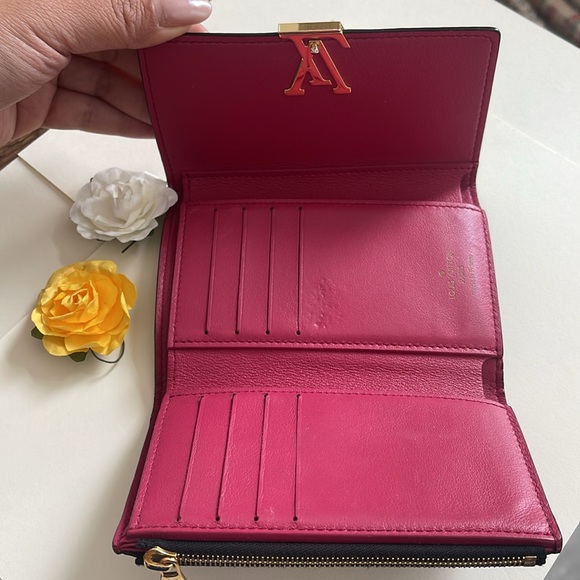 Louis Vuitton Capucines Wallet - Picture 3 of 8
